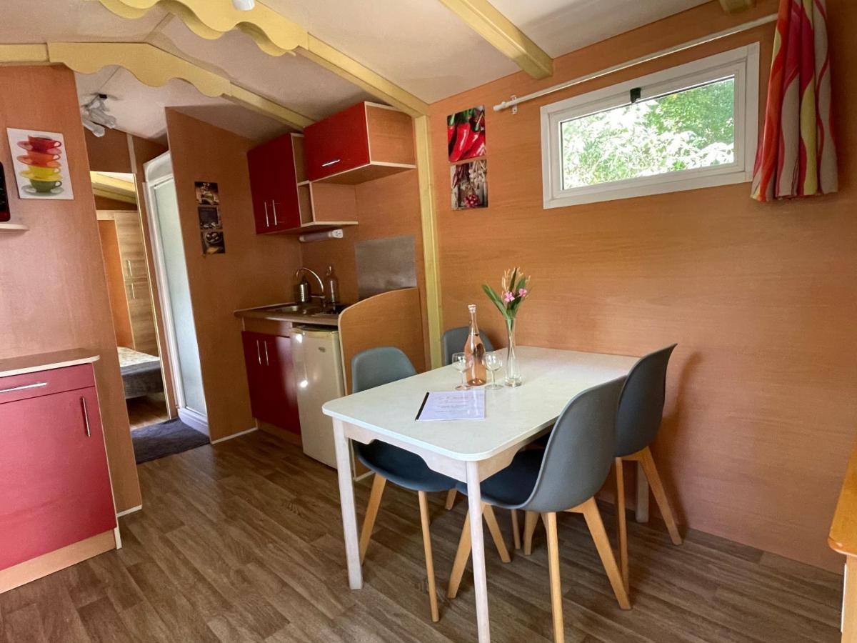 Les Chalets De Labeaume Eksteriør bilde